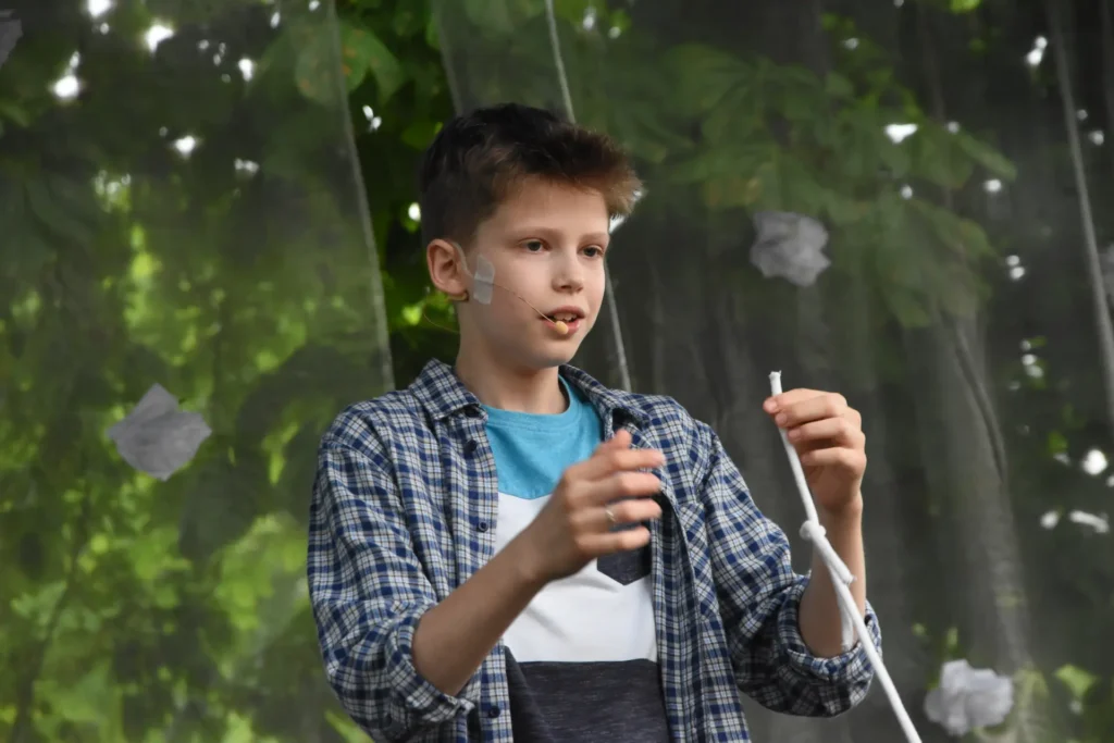 Pokaz iluzjonisty Rafała Sawickiego na pikniku